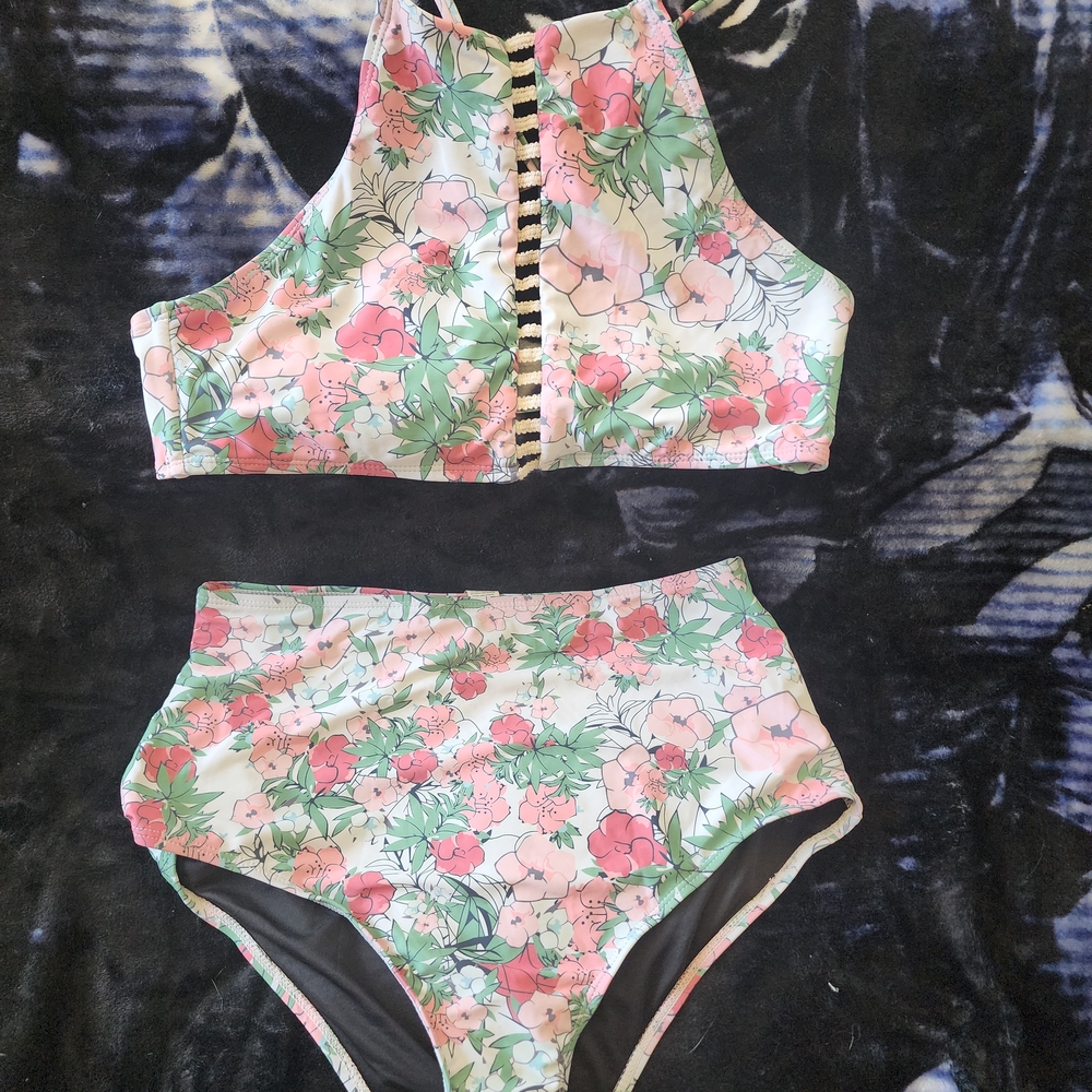 Cupshe Floral Bikini with Black Base